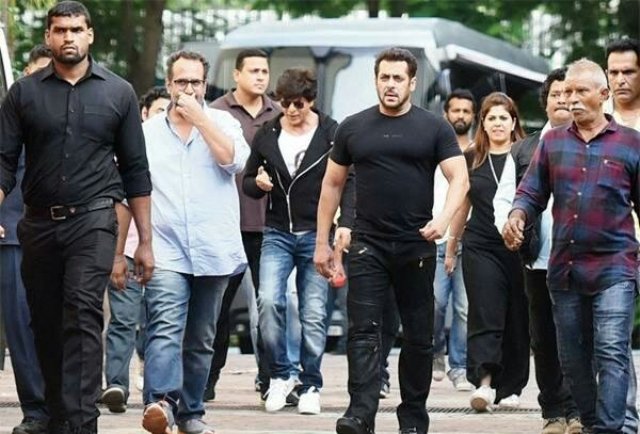 Salman Khan does cameo in SRK's film