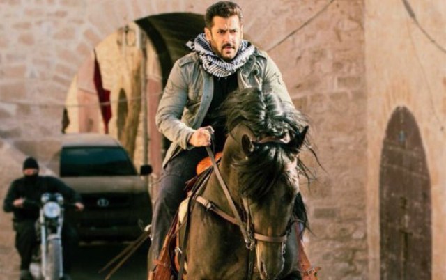 Th Day Collection Of Tiger Zinda Hai Salman Khan S Film Enters In