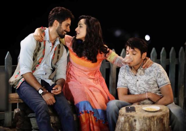 Batti Gul Meter Chalu 10th Day Collection, Crashes Badly in the 2nd Weekend