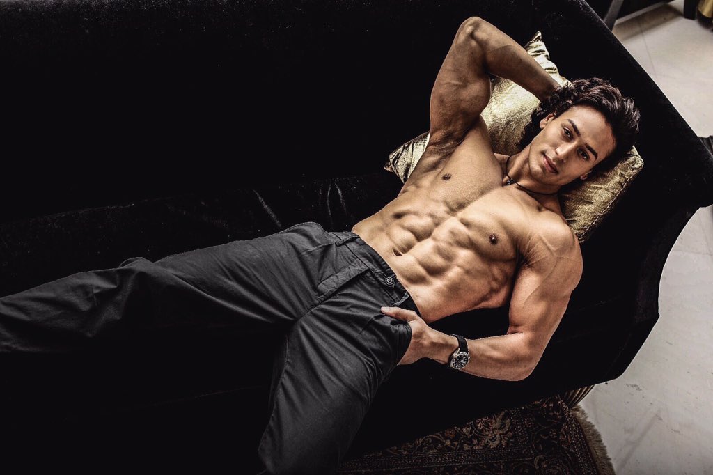 Six Pack Abs Body of Tiger Shroff in Baaghi 2 Movie 