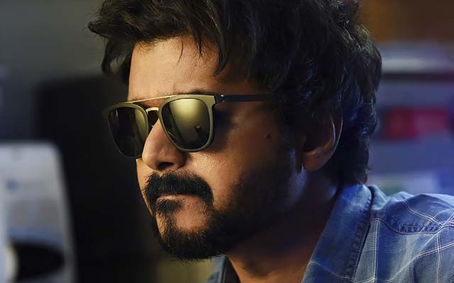 Vijay or Rajinikanth? Check HERE which South star surpassed Shah Rukh Khan  in popularity among Indian heroes